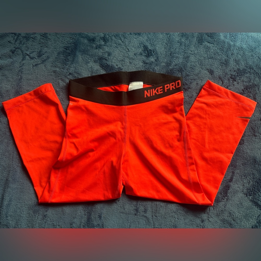 Nike Pro Crop Legging Size Medium Red/Orange